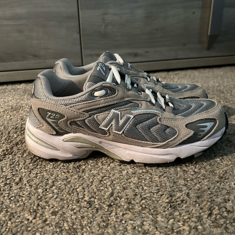 New Balance 725